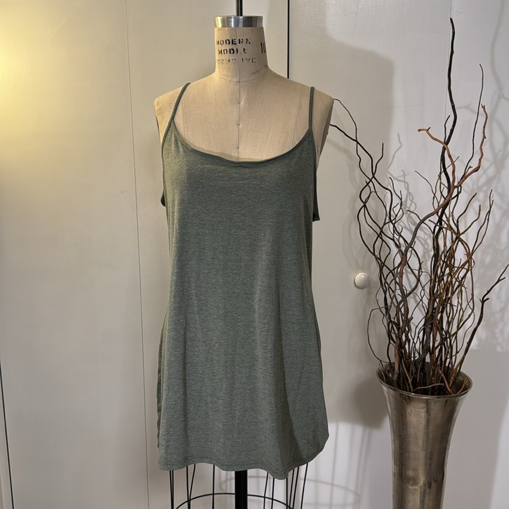 Divided H&M to pack, tank tops, green and navy - Picture 2 of 5